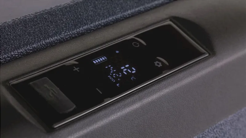 Outwell Arctic Chill 50 Compressor Koelbox - 45 Liter - Blauw - Afbeelding 5